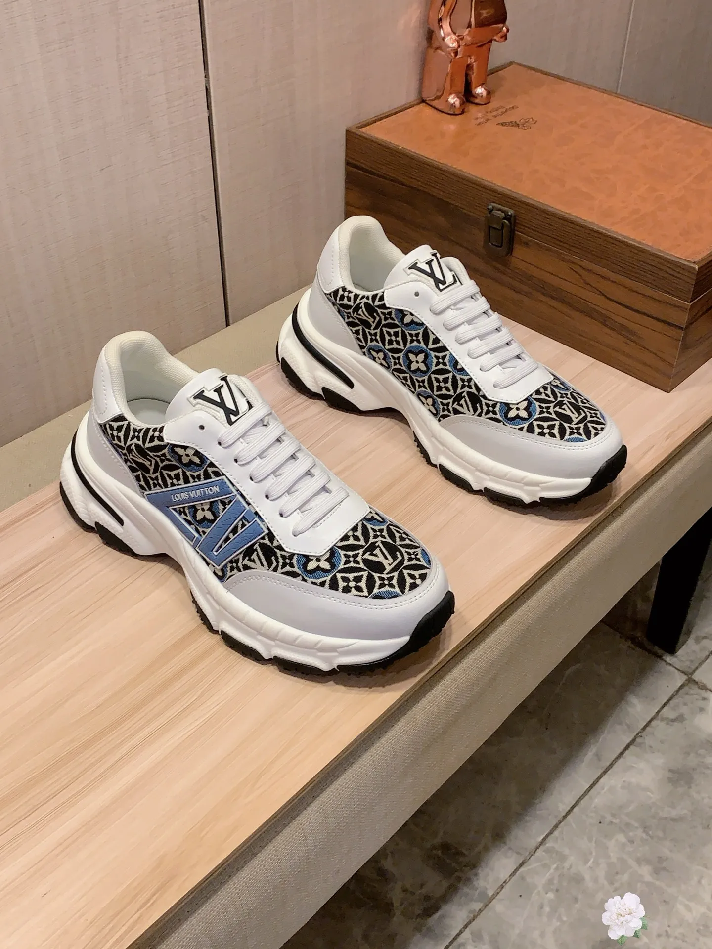 Men's Men's Shoes 💰460💰💰🎩🎩[Lightning][Lightning] "Lv*" The latest and most popular casual shoes, top brands [Seduce] Luxury ~ Purchasing Agency, Top ~ Quality. [Strong] The upper is made of imported breathable cowhide with material ➕ breathable sheepskin feet (•) and fine workmanship. The original stylish and stylish soft rubber wear-resistant and non-slip outsole is light and comfortable on the feet. The real thing looks better when photographed in person. 111: code: 38-44, 3️⃣ colors selected